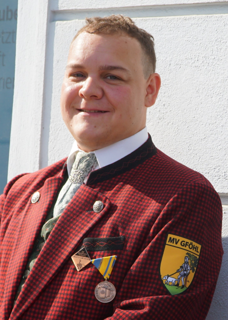dominik-voelker_portrait_v2.png