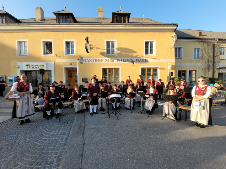 maibaumsetzen-2024_gruppenbild_v4.png